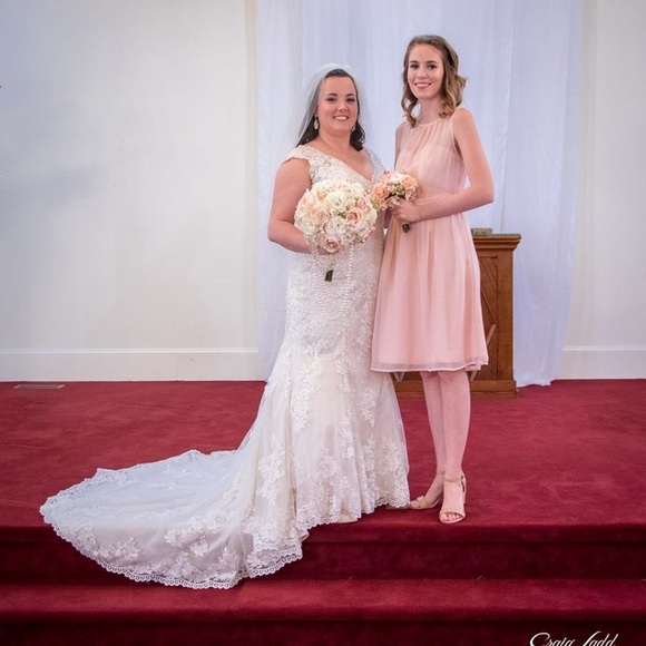 Wedding Dress with Veil - Picture 3 of 3